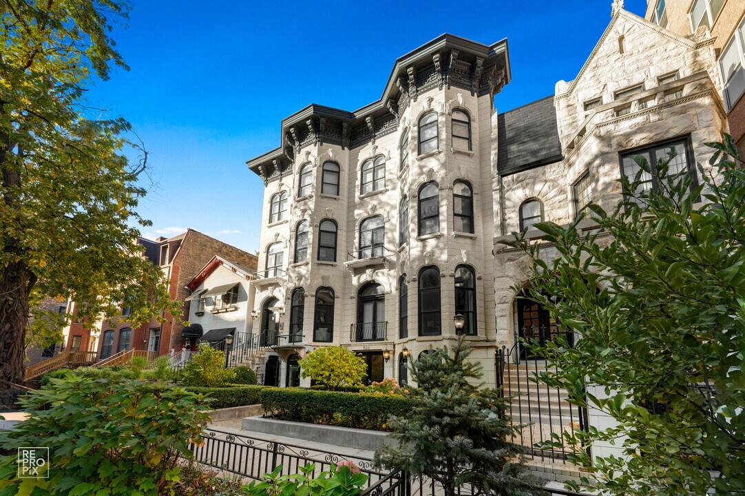 1526 W Monroe St in Chicago, IL - Building Photo