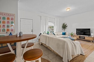 114 Cedar St in St. Augustine, FL - Foto de edificio - Building Photo