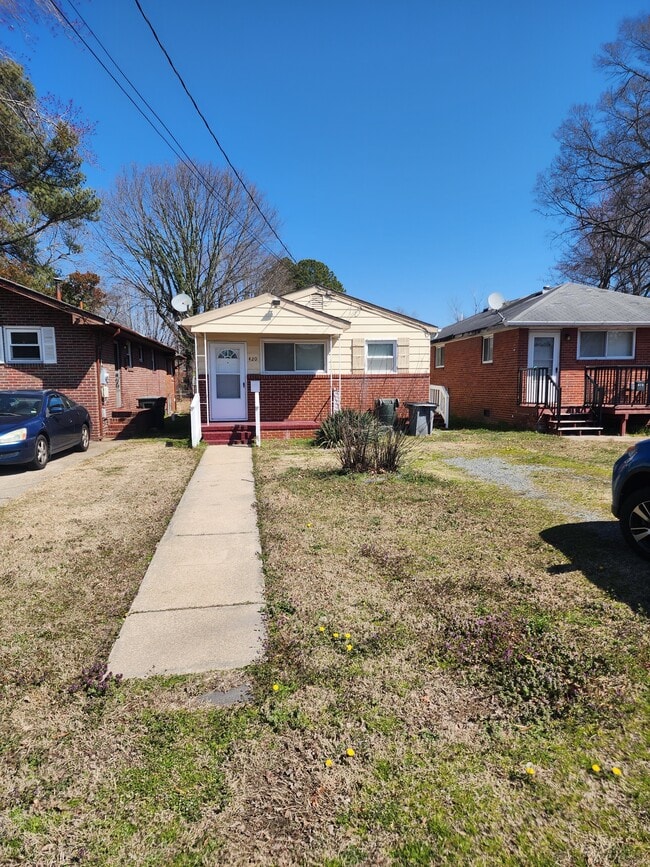 420 Greenbriar Ave in Hampton, VA - Building Photo - Building Photo