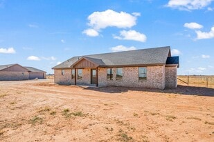 307 North F M 789 in Slaton, TX - Building Photo