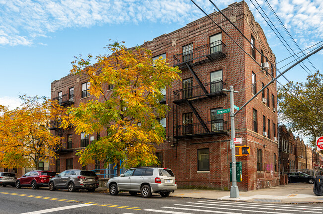 903 Saratoga Ave in Brooklyn, NY - Foto de edificio - Building Photo