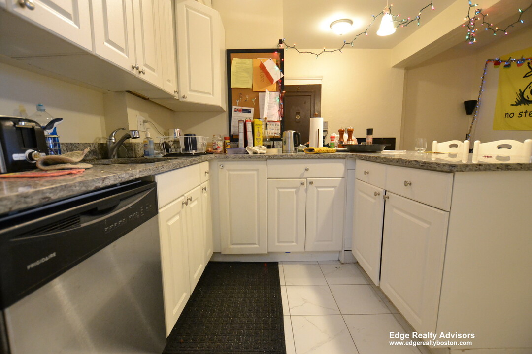 132 Amory St, Unit 5 in Brookline, MA - Building Photo