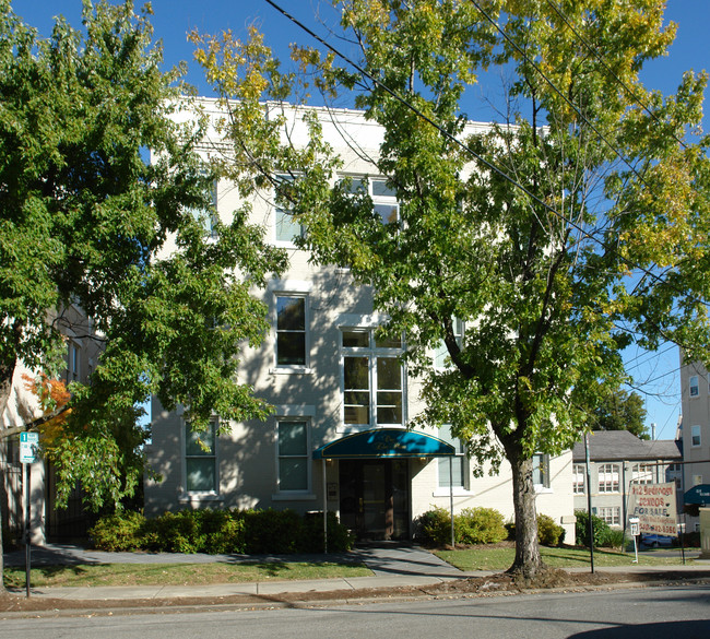 One Elm Place in Roanoke, VA - Building Photo - Building Photo