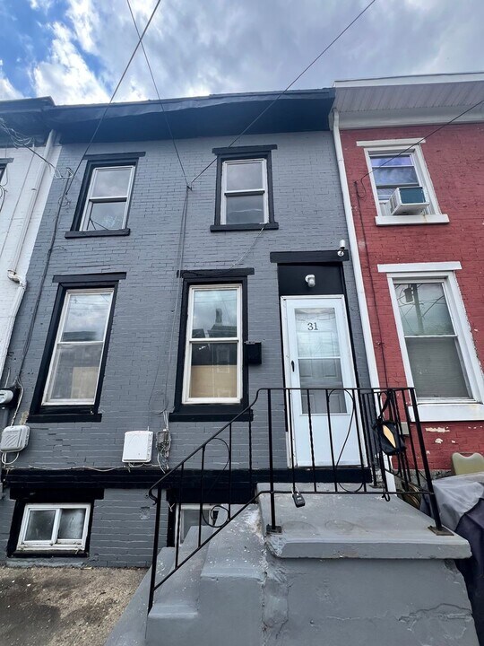 31 Oak St in Trenton, NJ - Building Photo