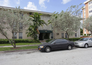 1400 Douglas Rd in Miami, FL - Building Photo - Building Photo