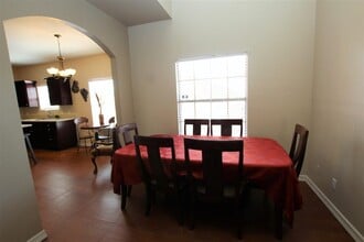 510 Shiloh Dr, Unit 705 in Laredo, TX - Building Photo - Building Photo