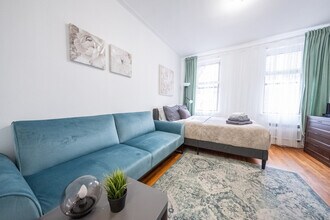 328 E 74th St in New York, NY - Building Photo - Building Photo