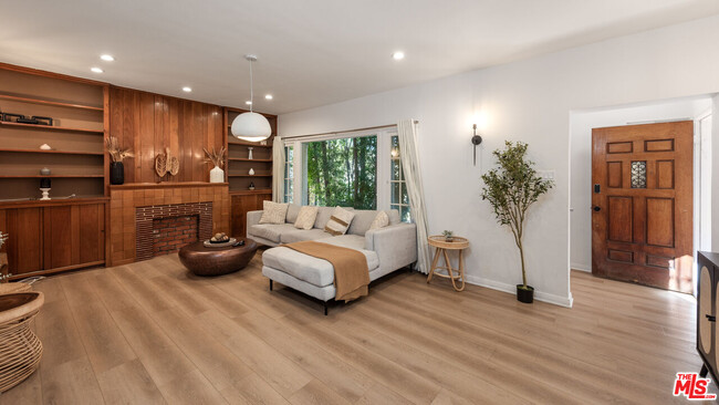 property at 237 S Doheny Dr