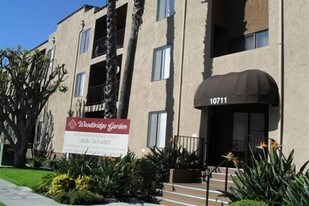 Woodbridge Gardens in Toluca Lake, CA - Building Photo