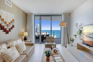 4111 S Ocean Dr in Hollywood, FL - Building Photo