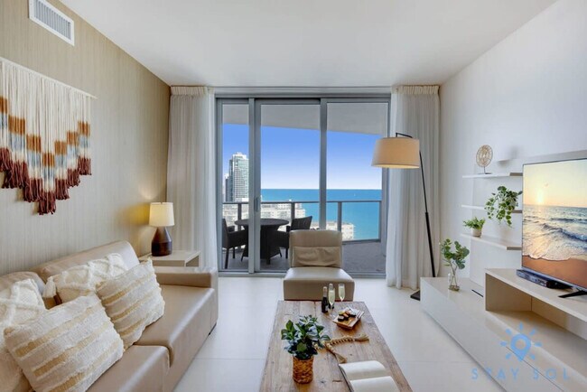 4111 S Ocean Dr in Hollywood, FL - Building Photo - Building Photo