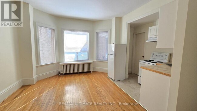 16 Foxbar Rd in Toronto, ON - Building Photo - Building Photo