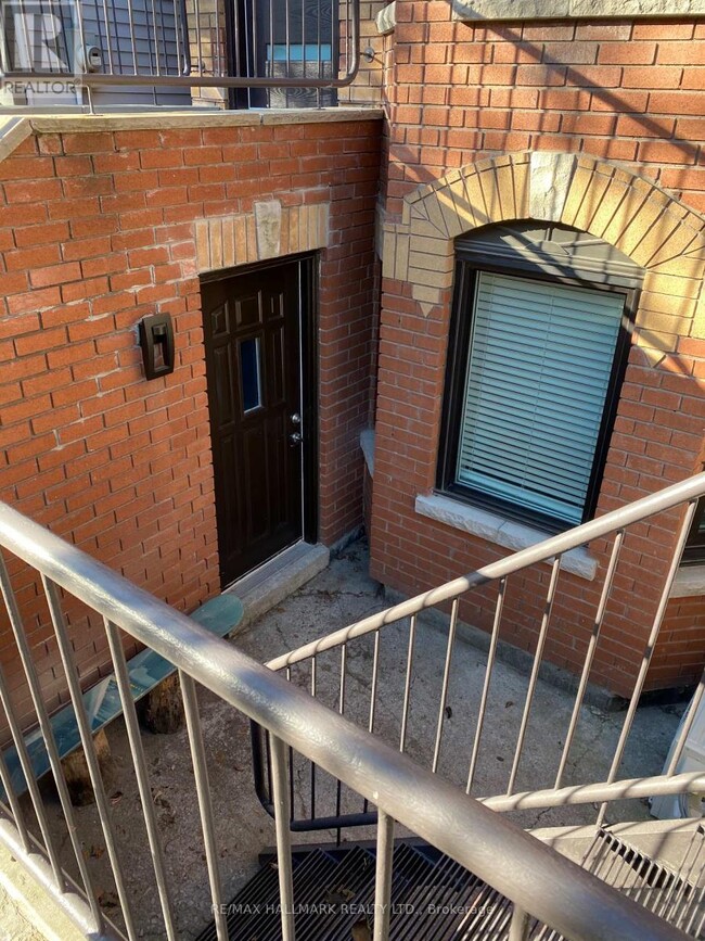 18 Melville Ave in Toronto, ON - Building Photo - Building Photo