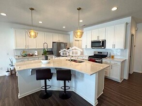 7216 Walnut Grove Ln N in Maple Grove, MN - Building Photo - Building Photo