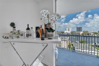 137 Golden Isles Dr, Unit 910 in Hallandale Beach, FL - Building Photo - Building Photo