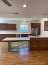 1960 Anaheim Ave in Costa Mesa, CA - Foto de edificio - Building Photo
