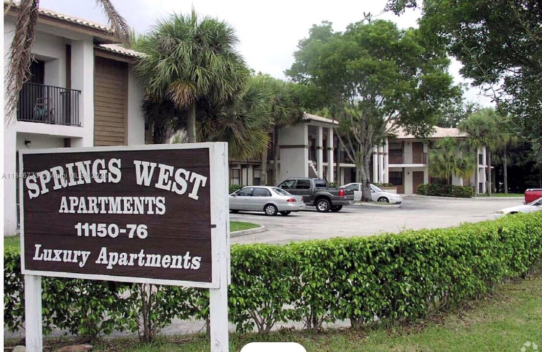 11174 W Sample Rd in Coral Springs, FL - Building Photo