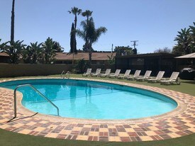 Sandalwood Cottages in Santa Ana, CA - Building Photo