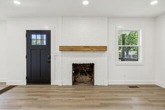 1332 Columbia Ave in Franklin, TN - Foto de edificio - Building Photo