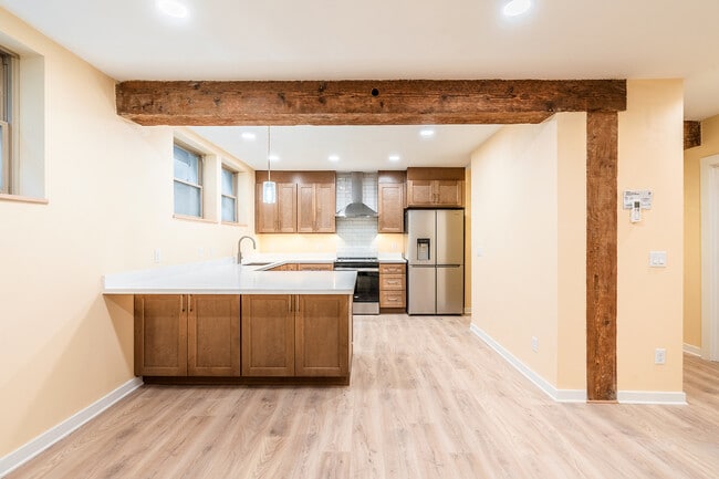 Carlyle Apartments in Seattle, WA - Building Photo - Building Photo