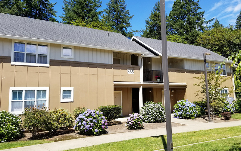 Villa del Sol in McMinnville, OR - Building Photo