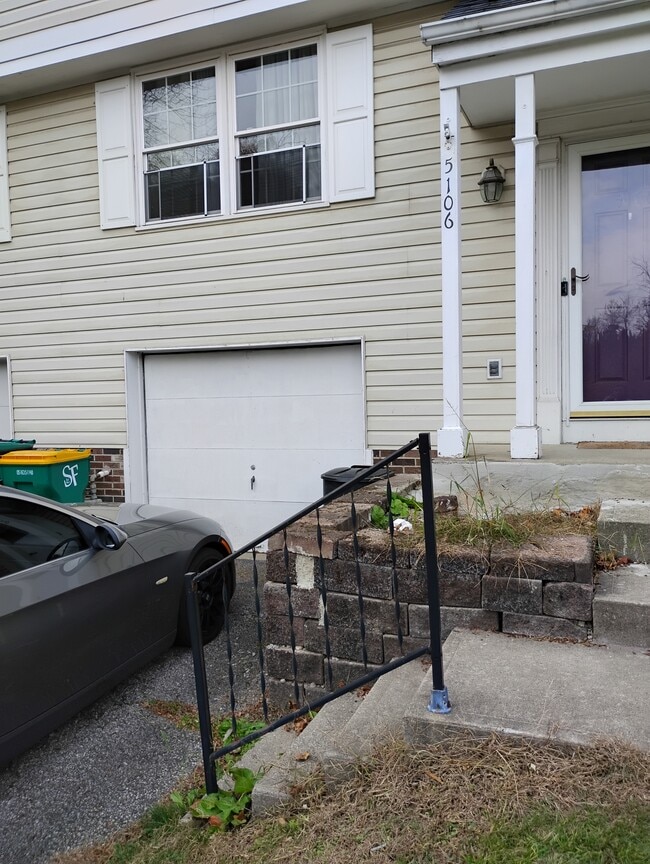 5106 Empire Dr in Bridgeville, PA - Building Photo - Building Photo