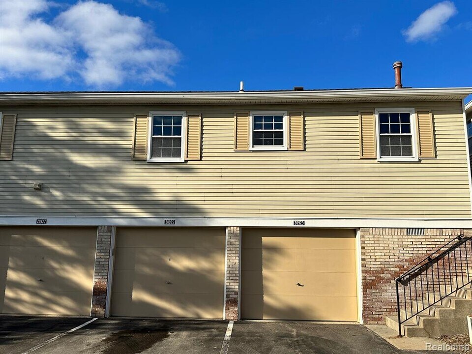20923 W Glen Haven Cir in Northville, MI - Building Photo