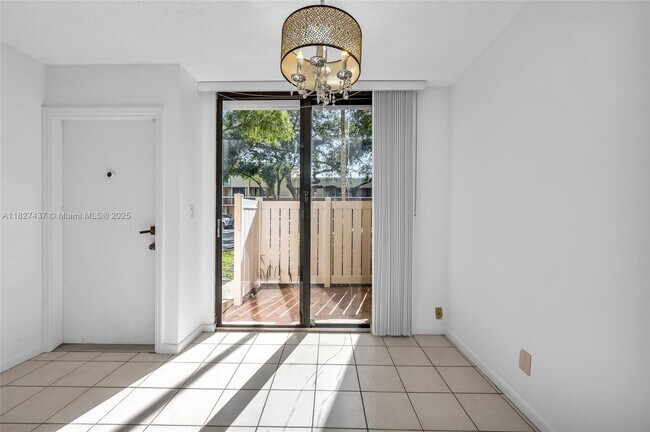2821 SW 87th Ave in Davie, FL - Building Photo - Building Photo