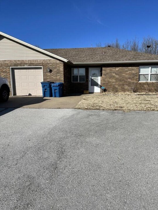 3104 Adele Ct in Joplin, MO - Building Photo