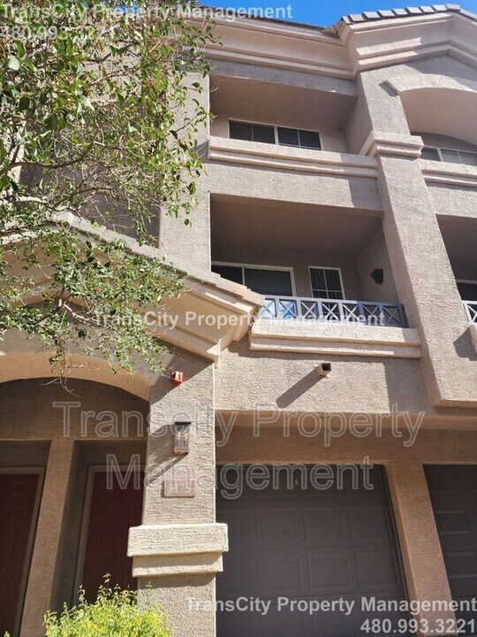 4465 E Paradise Vlg Pkwy S in Phoenix, AZ - Building Photo
