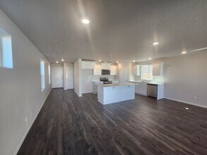 9836 W 5th Pl in Kennewick, WA - Foto de edificio - Building Photo