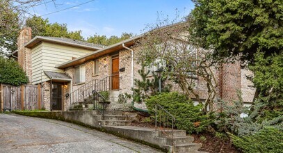 2022 NW 64th St in Seattle, WA - Building Photo - Building Photo