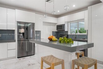 801 NE 76th St in Miami, FL - Building Photo - Building Photo