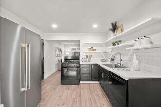 1350 62nd St in Sacramento, CA - Building Photo - Building Photo