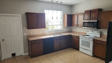 1003 Pantheon Dr in Poinciana, FL - Building Photo - Building Photo