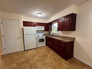 22 Williams St in East Northport, NY - Building Photo - Building Photo