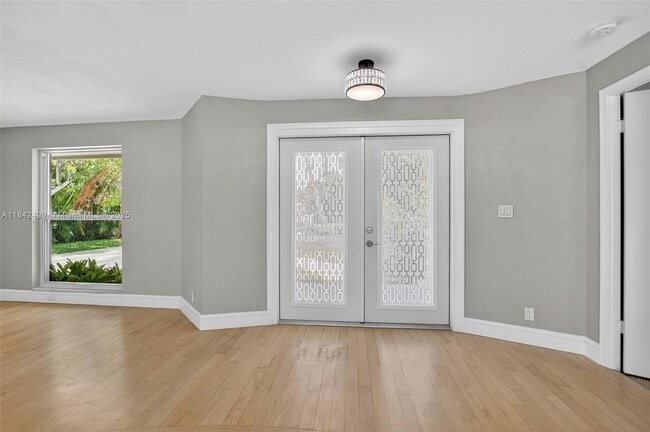 565 NE Olive Way in Boca Raton, FL - Building Photo - Building Photo
