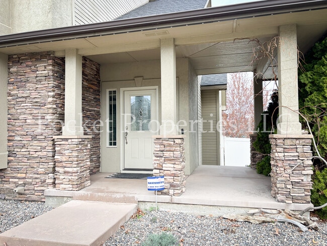 874 E Forest Ridge Ct in Meridian, ID - Building Photo - Building Photo