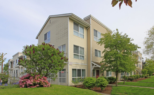 Housing Hope Oakes Commons in Everett, WA - Building Photo - Building Photo