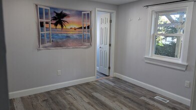 56 Hillside Ave, Unit 1st fl in Milford, CT - Building Photo - Building Photo