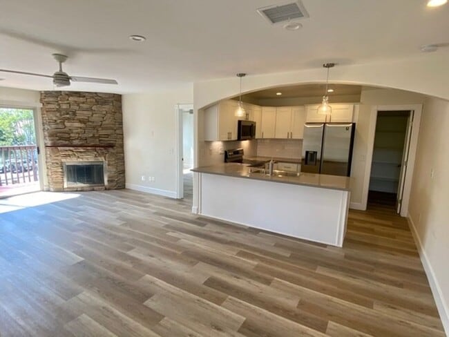 7703 Caminito Puerto in Carlsbad, CA - Foto de edificio - Building Photo