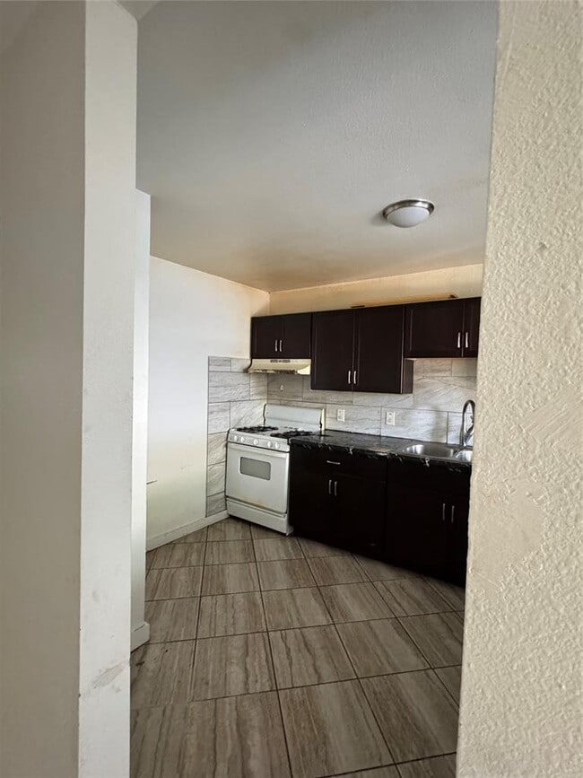 1006 N Meadows Dr in Austin, TX - Building Photo - Building Photo