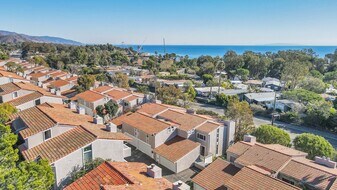 28348 Rey De Copas Ln in Malibu, CA - Building Photo