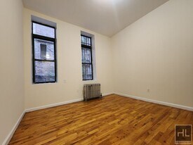 711-712 2nd Ave in New York, NY - Building Photo