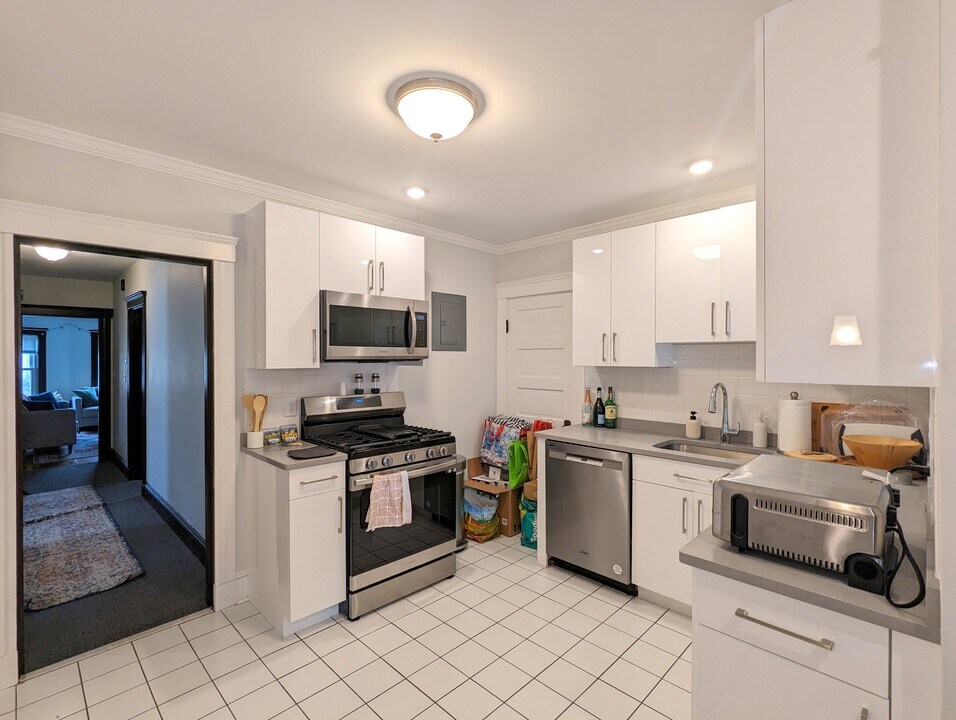 92 Powder House Blvd, Unit 3 in Somerville, MA - Foto de edificio