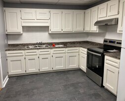 750 W Broad St, Unit bsmt A-1 in Athens, GA - Building Photo