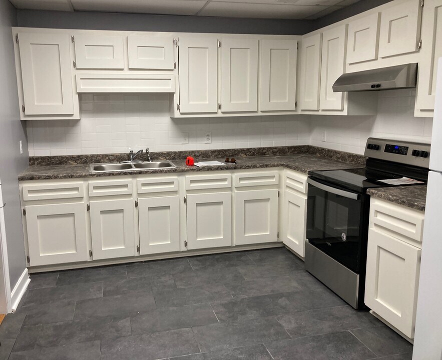 750 W Broad St, Unit bsmt A-1 in Athens, GA - Building Photo
