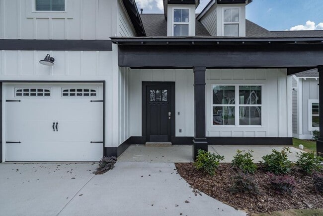 property at 122 Hampton Cir
