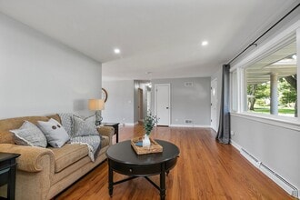 1037 N Harrison St in Algonquin, IL - Building Photo - Building Photo