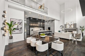 19 Spruell Springs Rd in Sandy Springs, GA - Building Photo - Building Photo